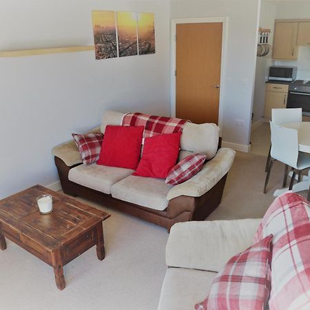 2Br Apt In Crawley W Parking - Near Gatwick Apartment Luaran gambar