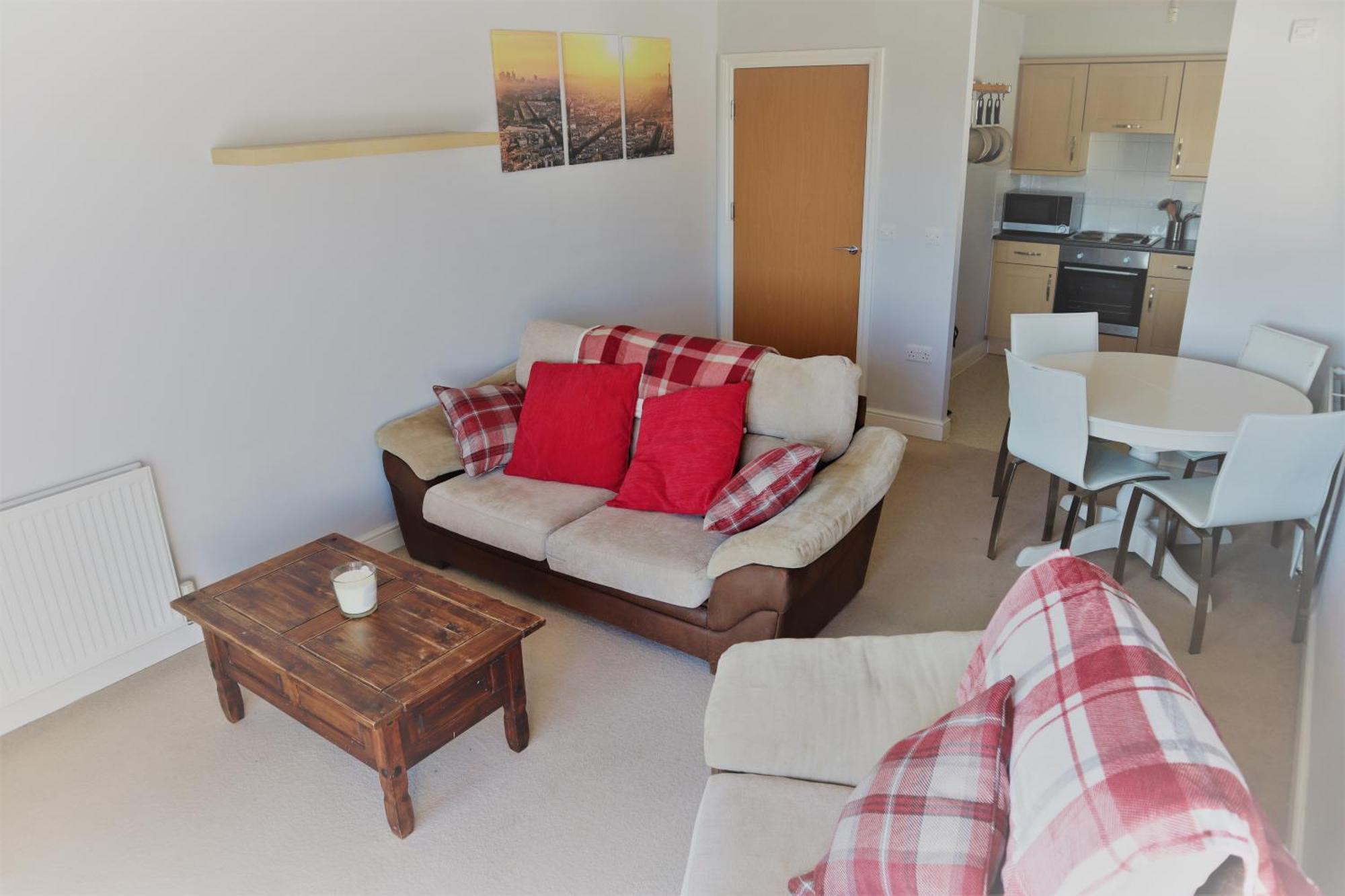 2Br Apt In Crawley W Parking - Near Gatwick Apartment Luaran gambar